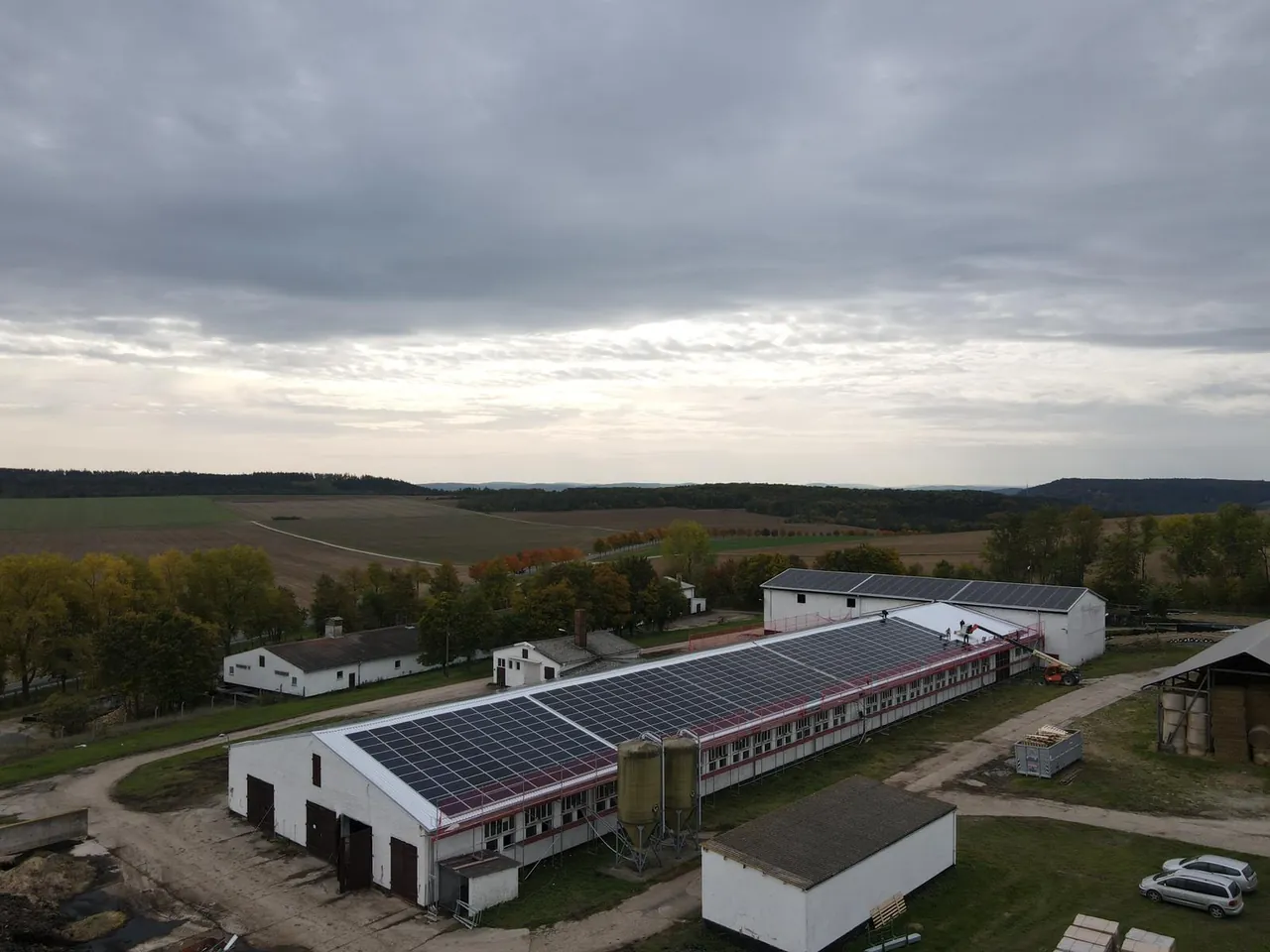 Landwirtschaftsbetrieb · neue Dächer und Photovoltaik